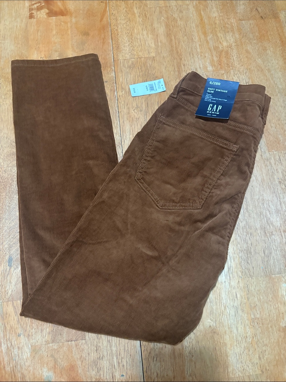 NWT ladies brown GAP corduroy pants